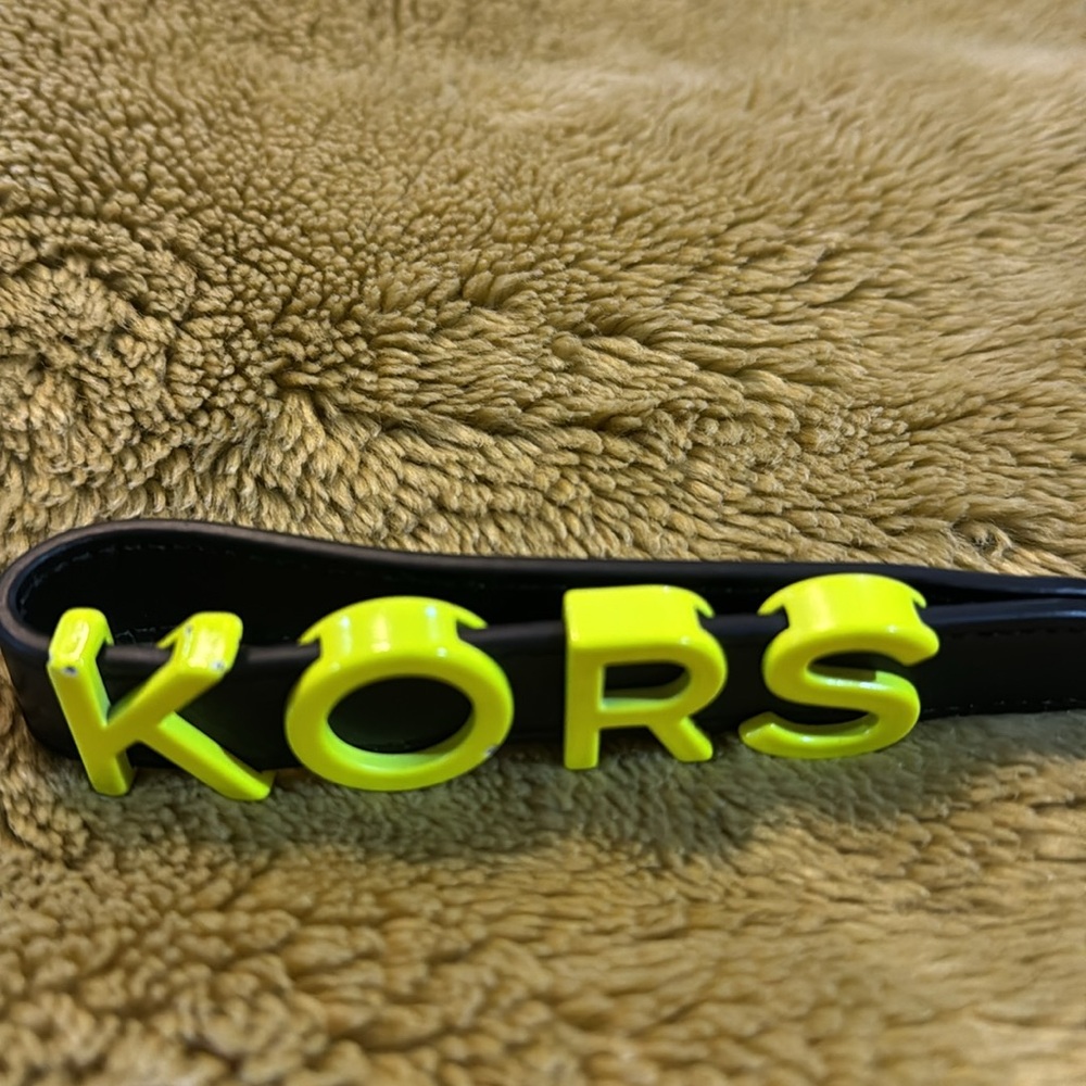 Michael Kors Green Key Chain Or Bag Charm With A Few Scratches - Picture 2 of 6